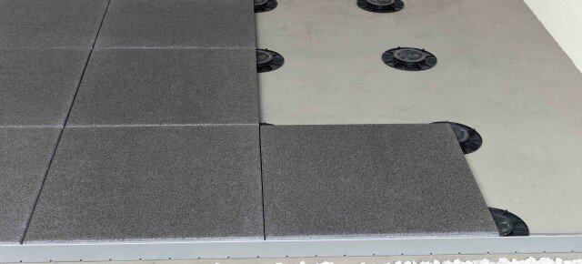 Une terrasse express grâce à la pose sur plots